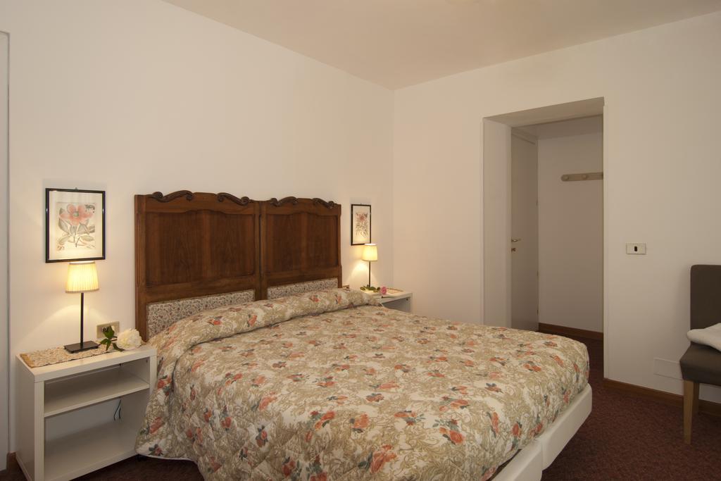 Hotel Mariano Gargnano Camera foto